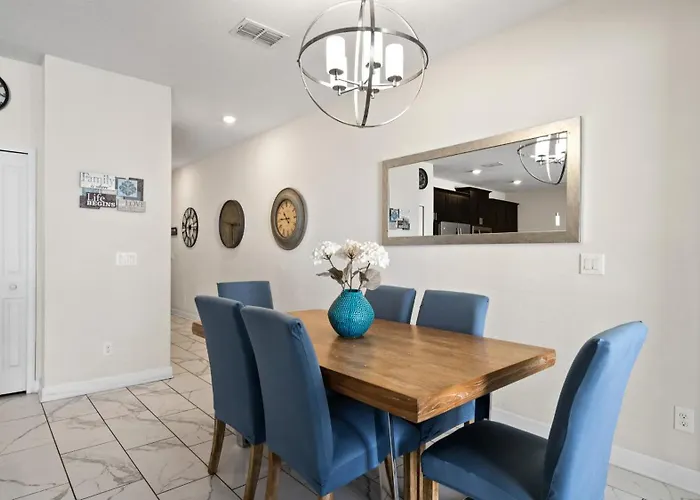 Luxury Townhouses 4 And 5 Bedrooms 18 Minutes Away From Disney!