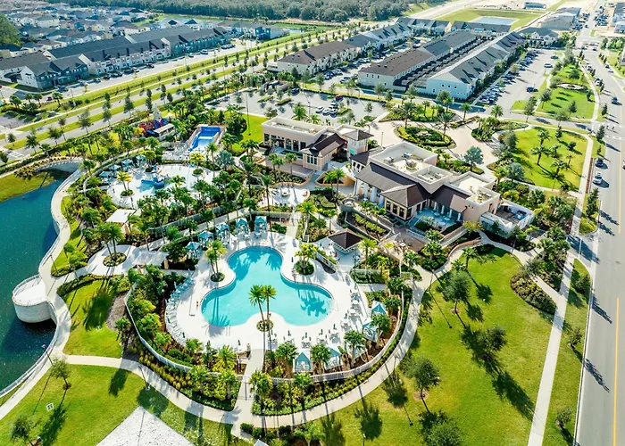 Luxury Townhouses 4 And 5 Bedrooms 18 Minutes Away From Disney!
